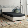 Weisses gepolstertes Boxspring-Einzelbett mit integriertem Bettkasten und schwarzer Bonell-Matratze, multifunktionales Schlafsofa 90 x 200 x 40 cm